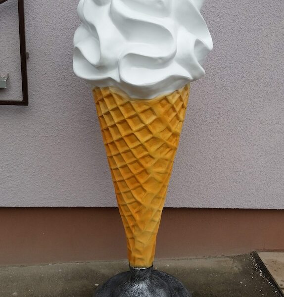 Werbefigur /  Gastronomie   -  Eis in XXL  -  140 cm  - Eiswaffel