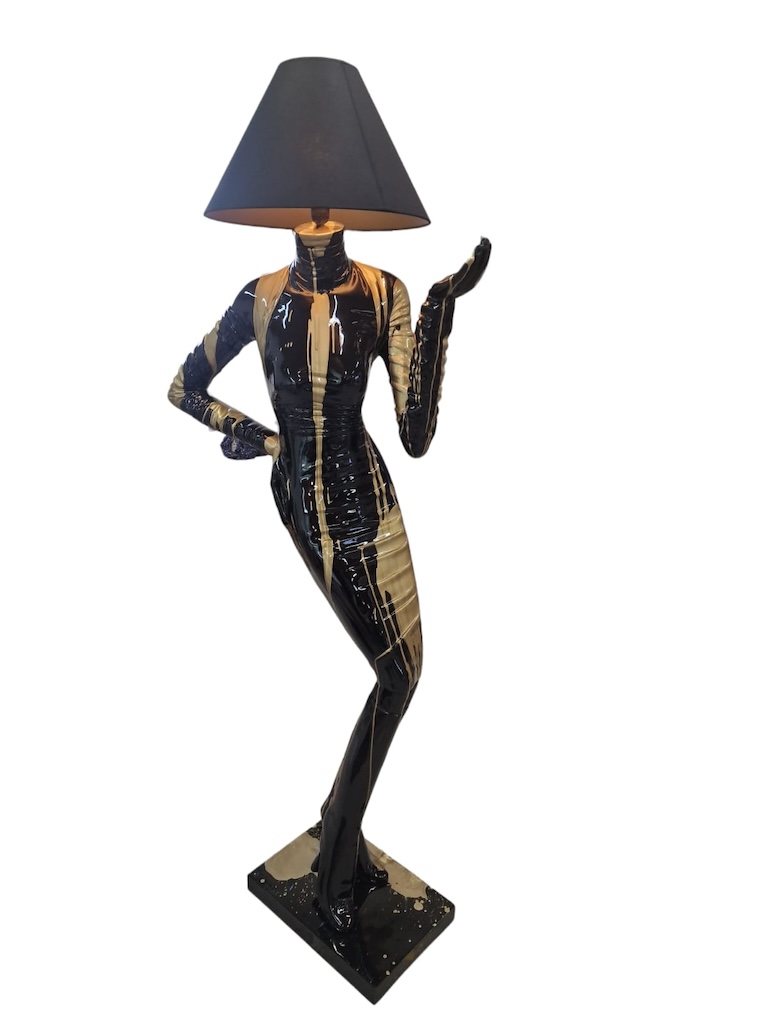 Lampe Figur - Frau 180 cm - Kunstbemalung